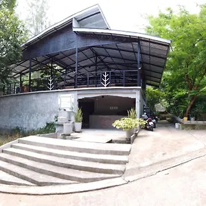 Live In Leaf Hostal