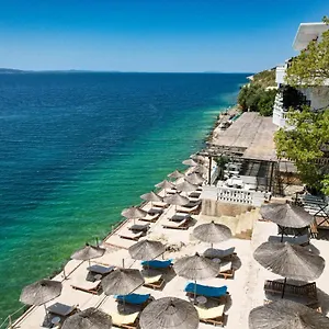 Luxury Alisja With Private Hotel Sarandë